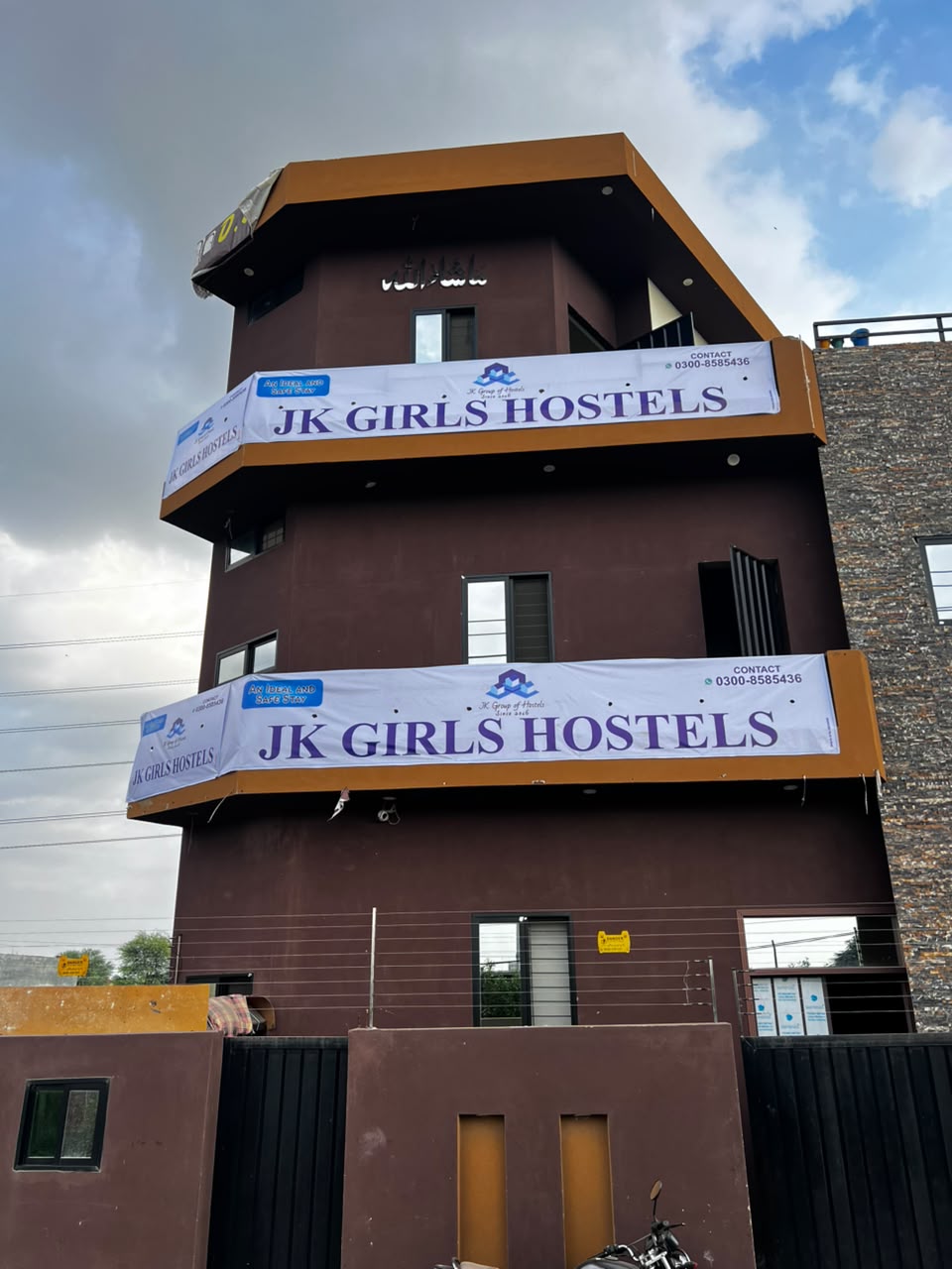 JK Girls Hostel room